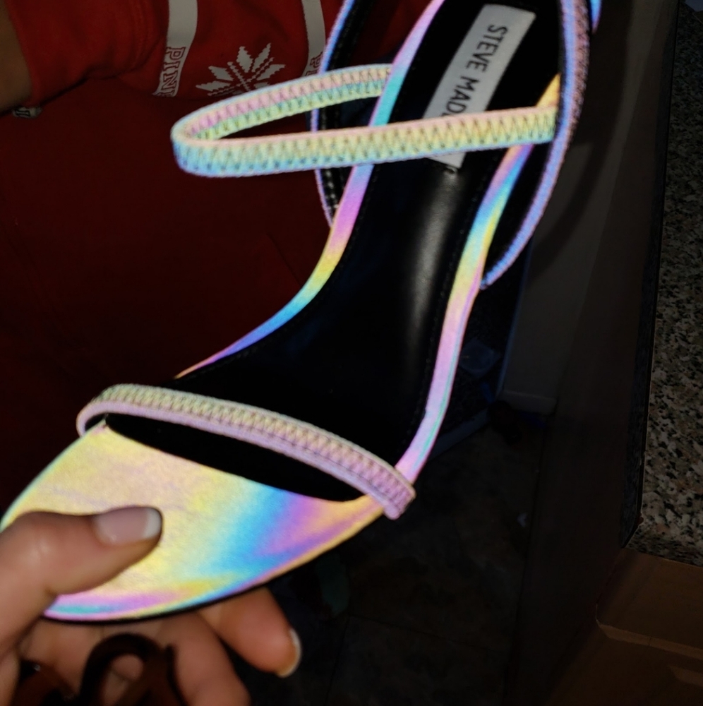 Shoe - Picture 3 of 4